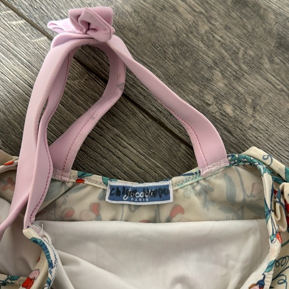 • Jacadi Paris • Girls Floral One Piece Swimsuit
White / Blue / Red 18 - Picture 3 of 4